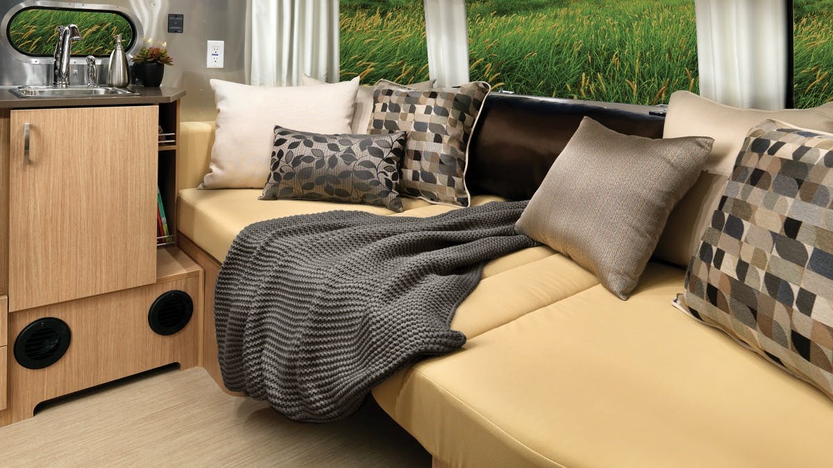 FlyingCloud-Sub-Features-Simple-2.2-Daybed